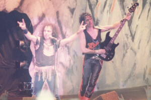 Ronnie James Dio en Jimmy Bain in Utrecht op 4 december 1983 | Foto: Marcel Hoksbergen